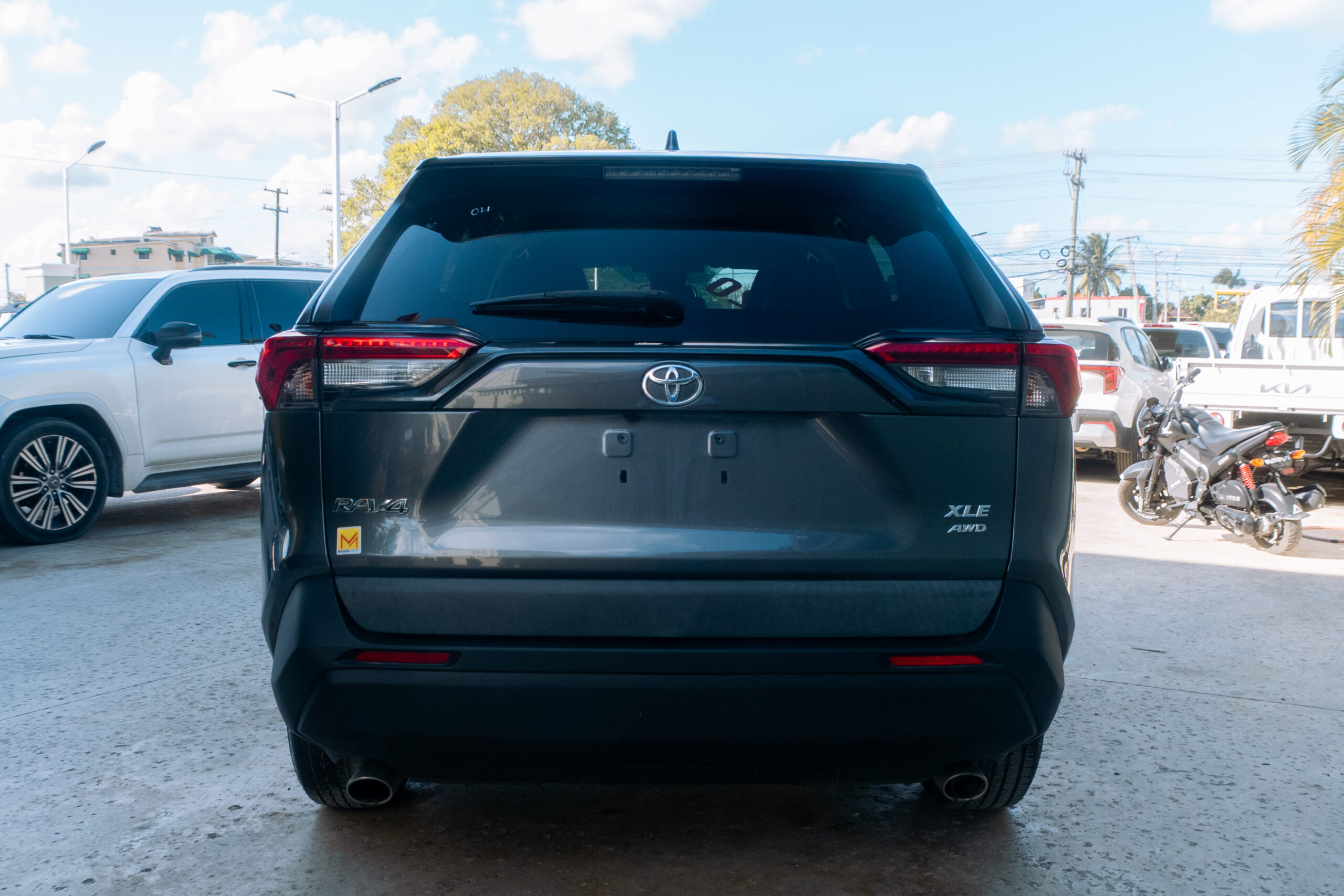
								Toyota RAV4 XLE 2020 full									