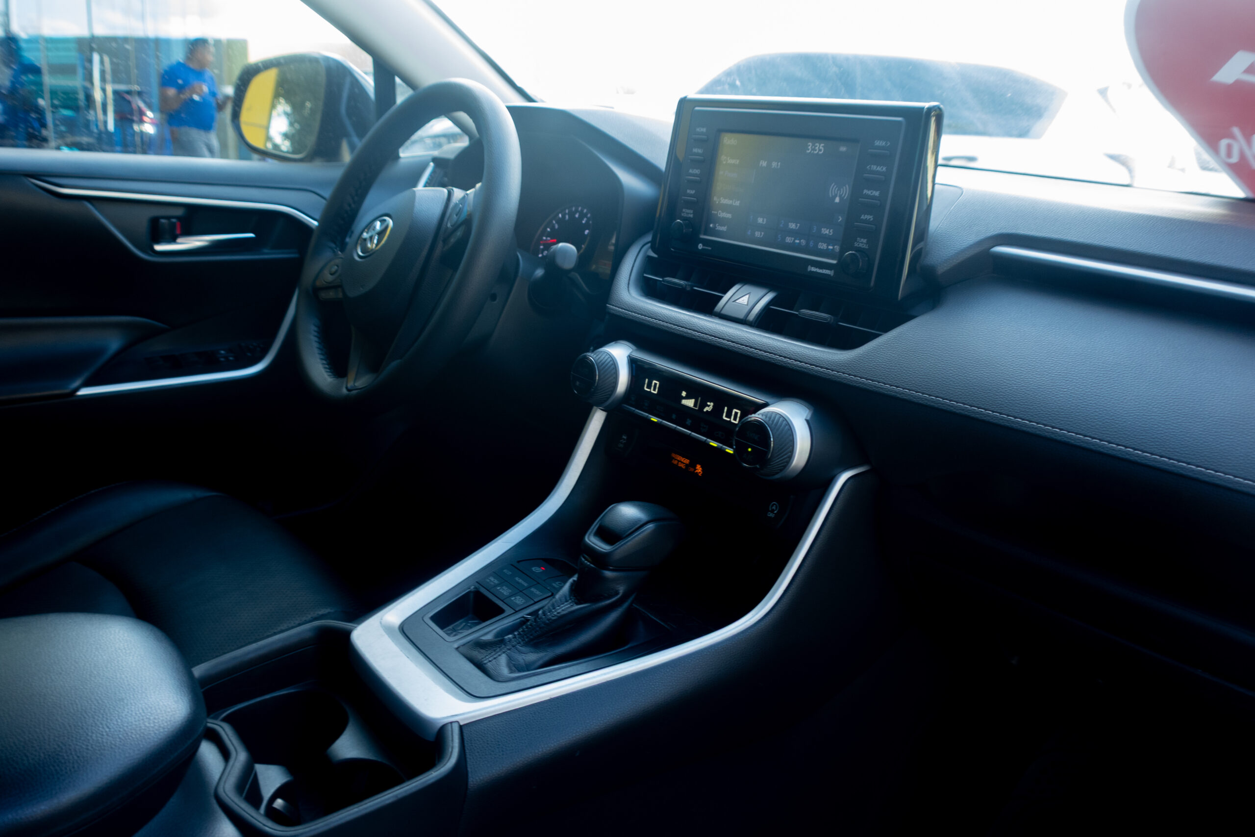 
								Toyota RAV4 XLE 2020 full									