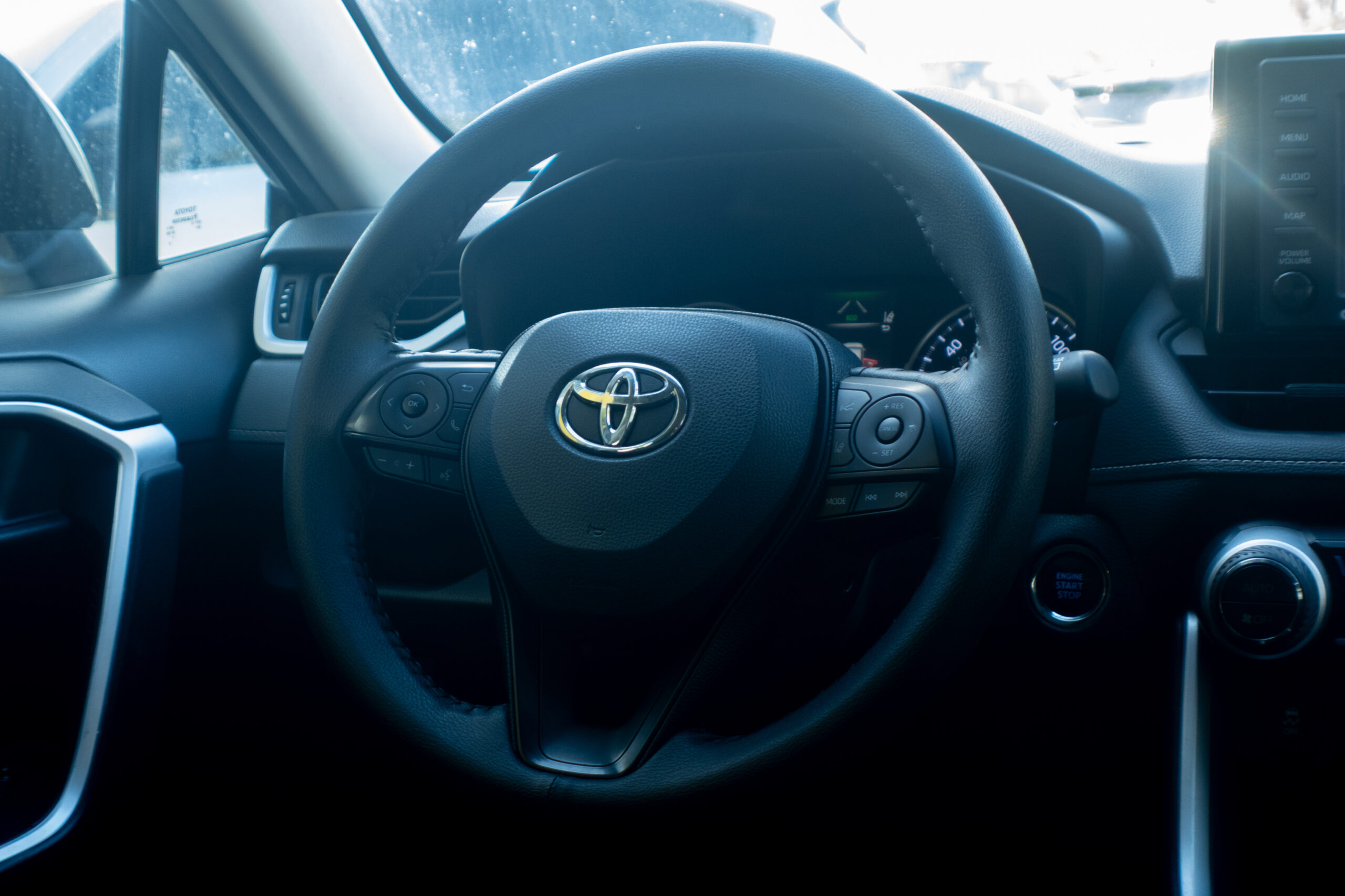 
								Toyota RAV4 XLE 2020 full									