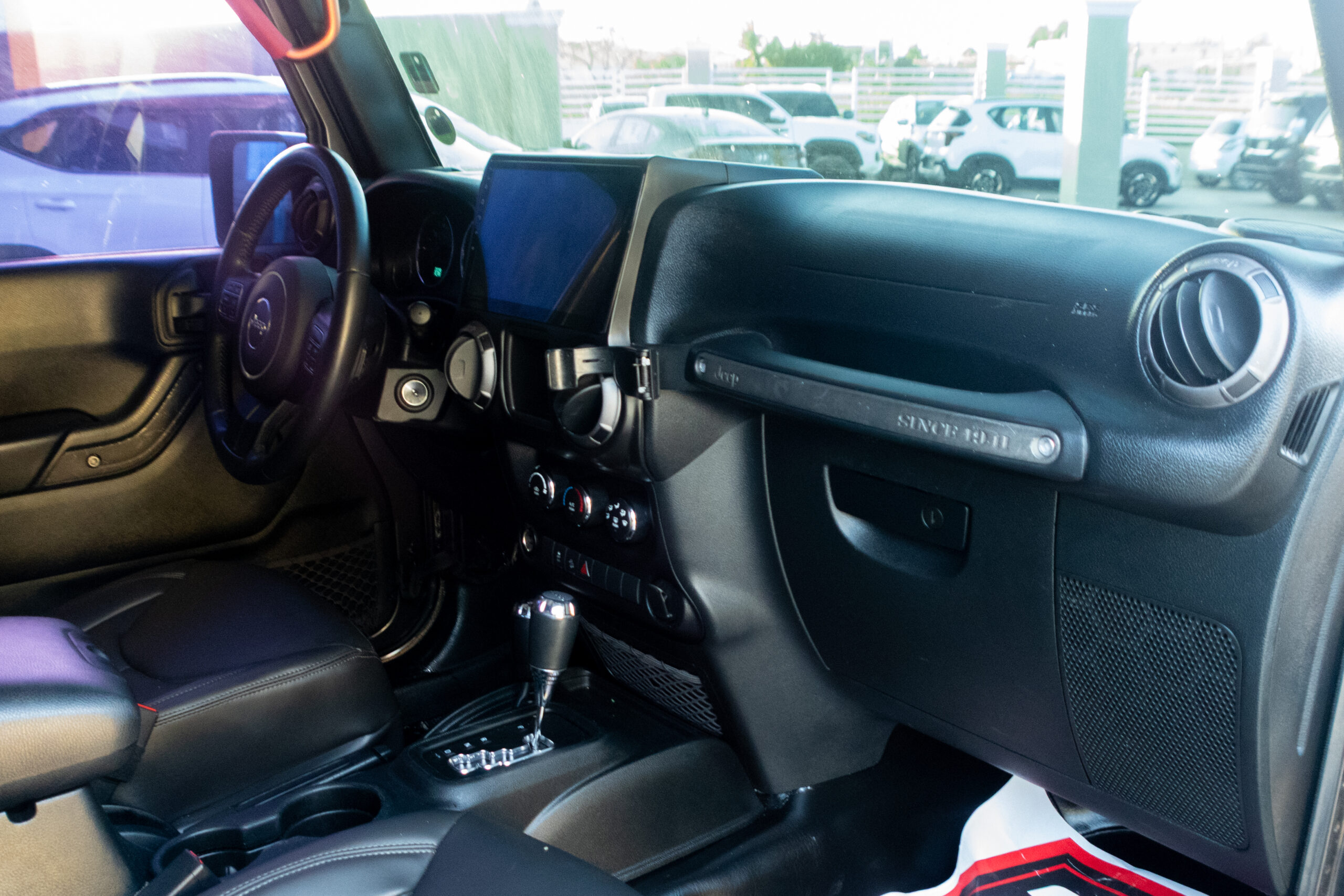 
								Jeep Wrangler Unlimited Sahara 2018 full									