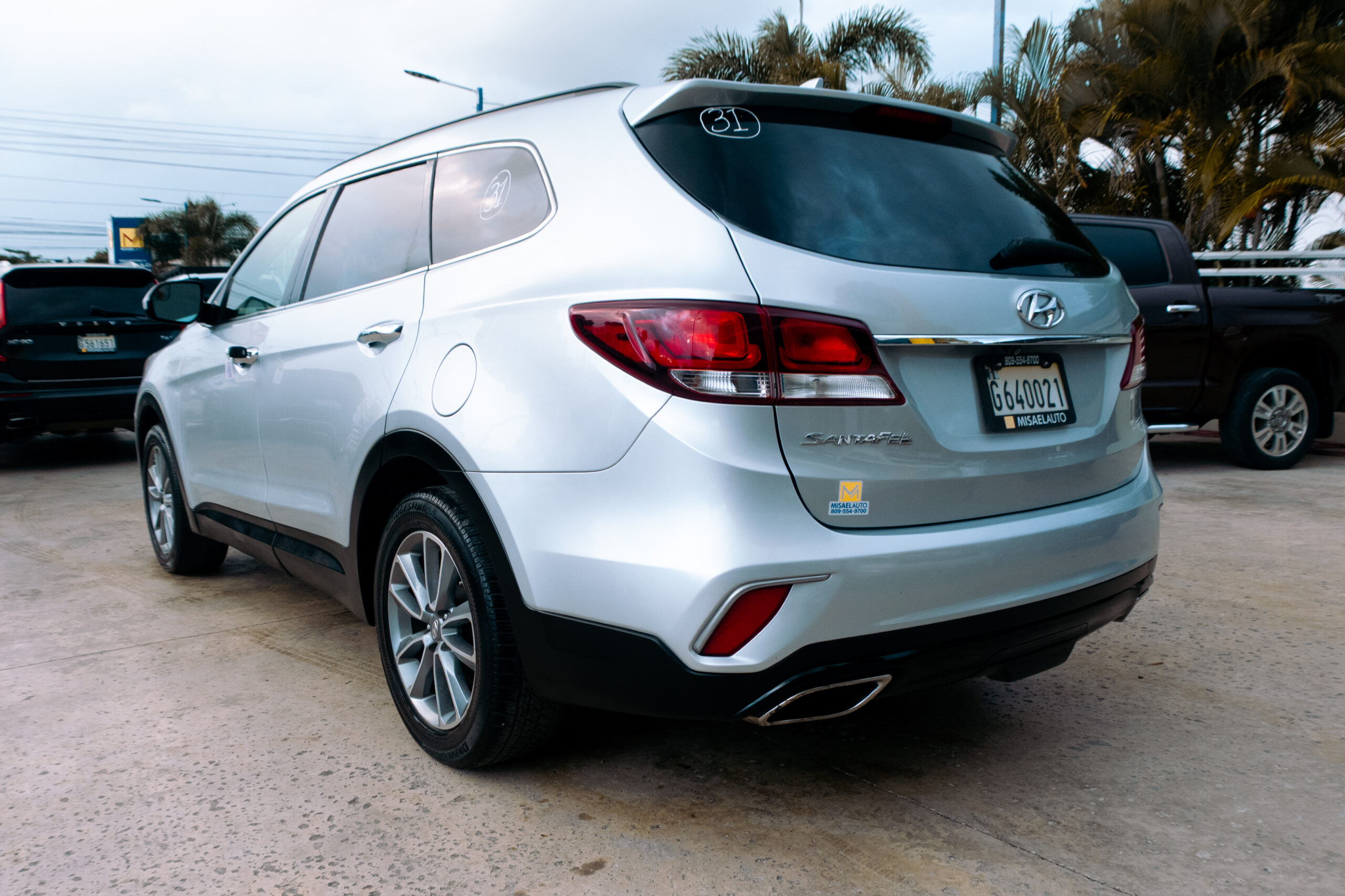 
								Hyundai Santa Fe 2017 full									