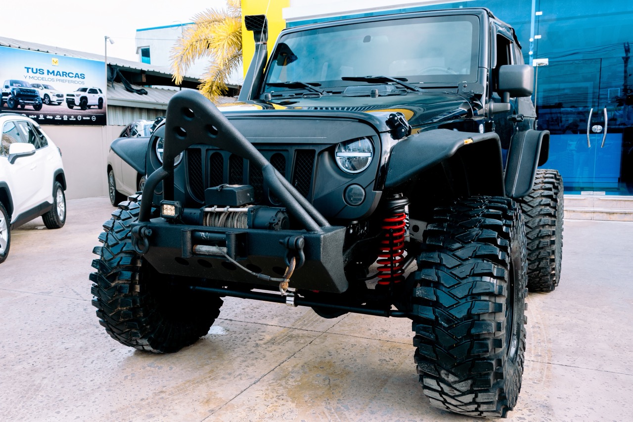 
								Jeep Wrangler Sahara Unlimited 2007 full									